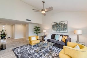 14635 N 49th Pl Living Room